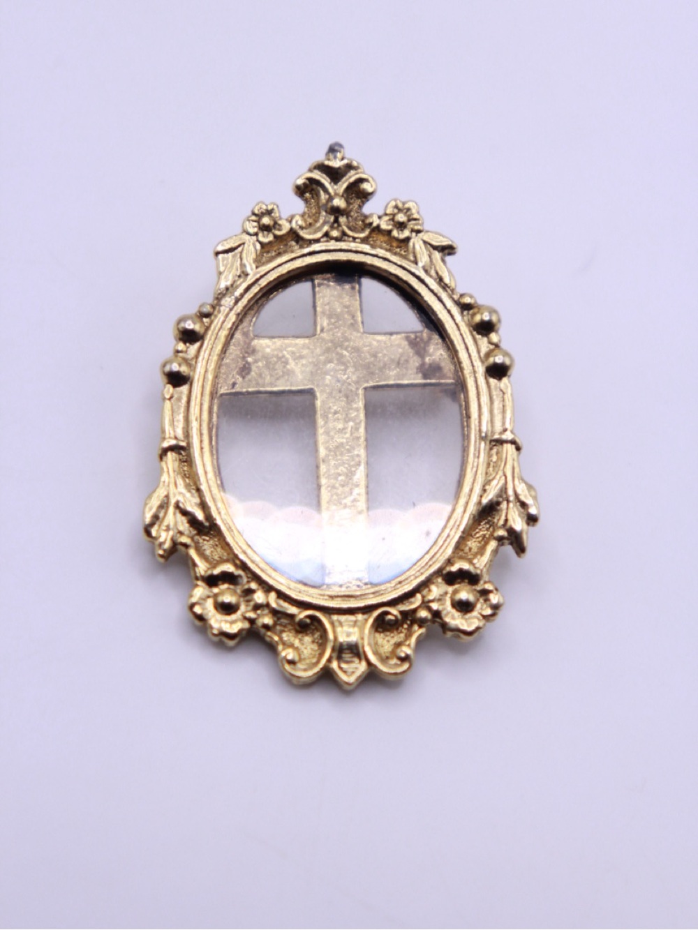Ornate Gold tone Oval Picture Frame Brooch with acrylic cover